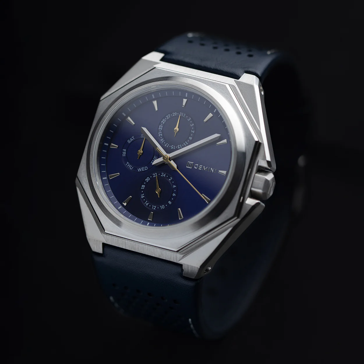 44mm silver steel watch with Italian leather strap - Image 2