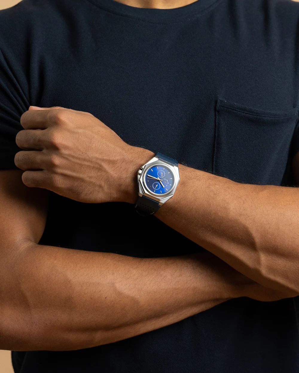 44mm silver steel watch with Italian leather strap - Image 3