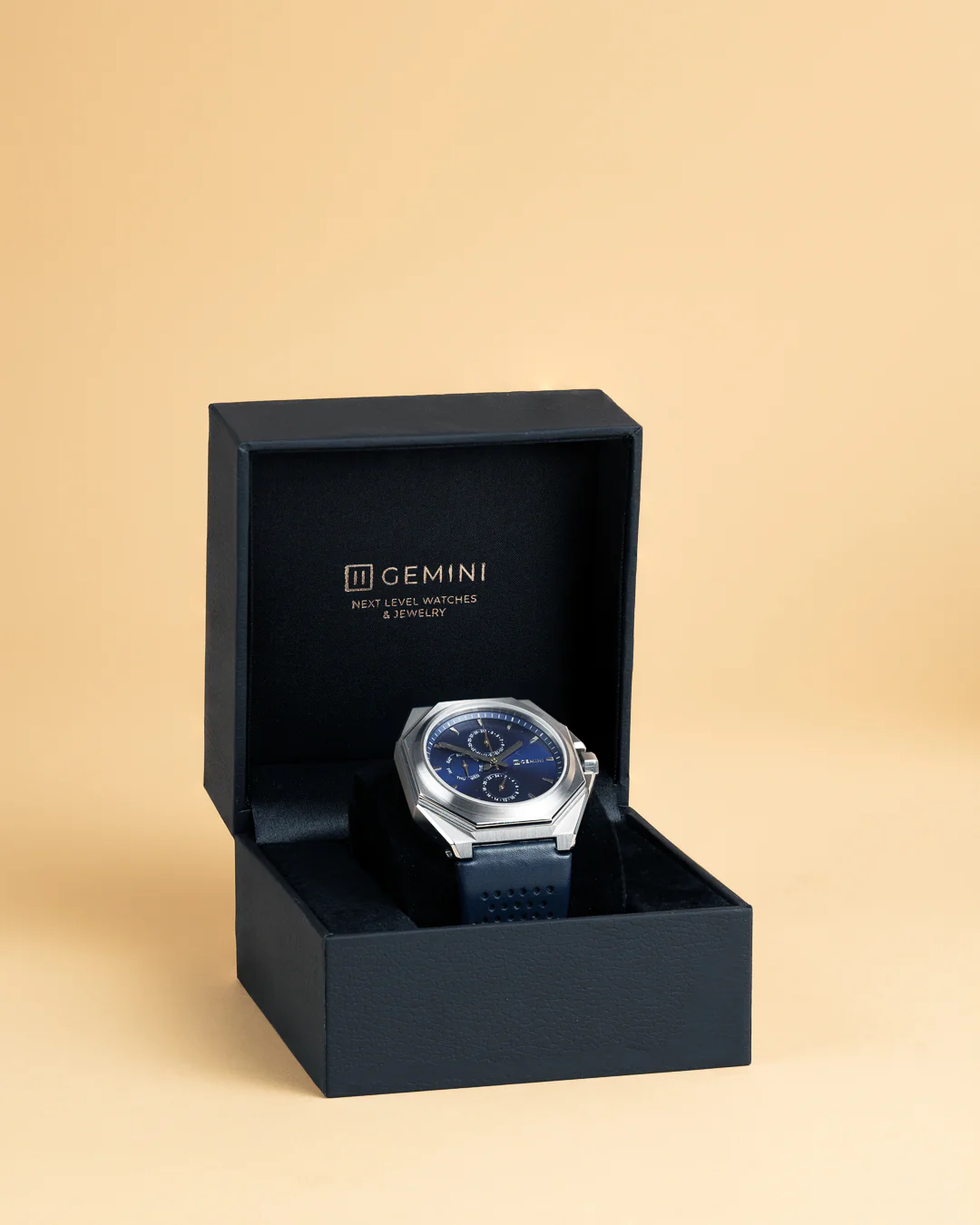 44mm silver steel watch with Italian leather strap - Image 8