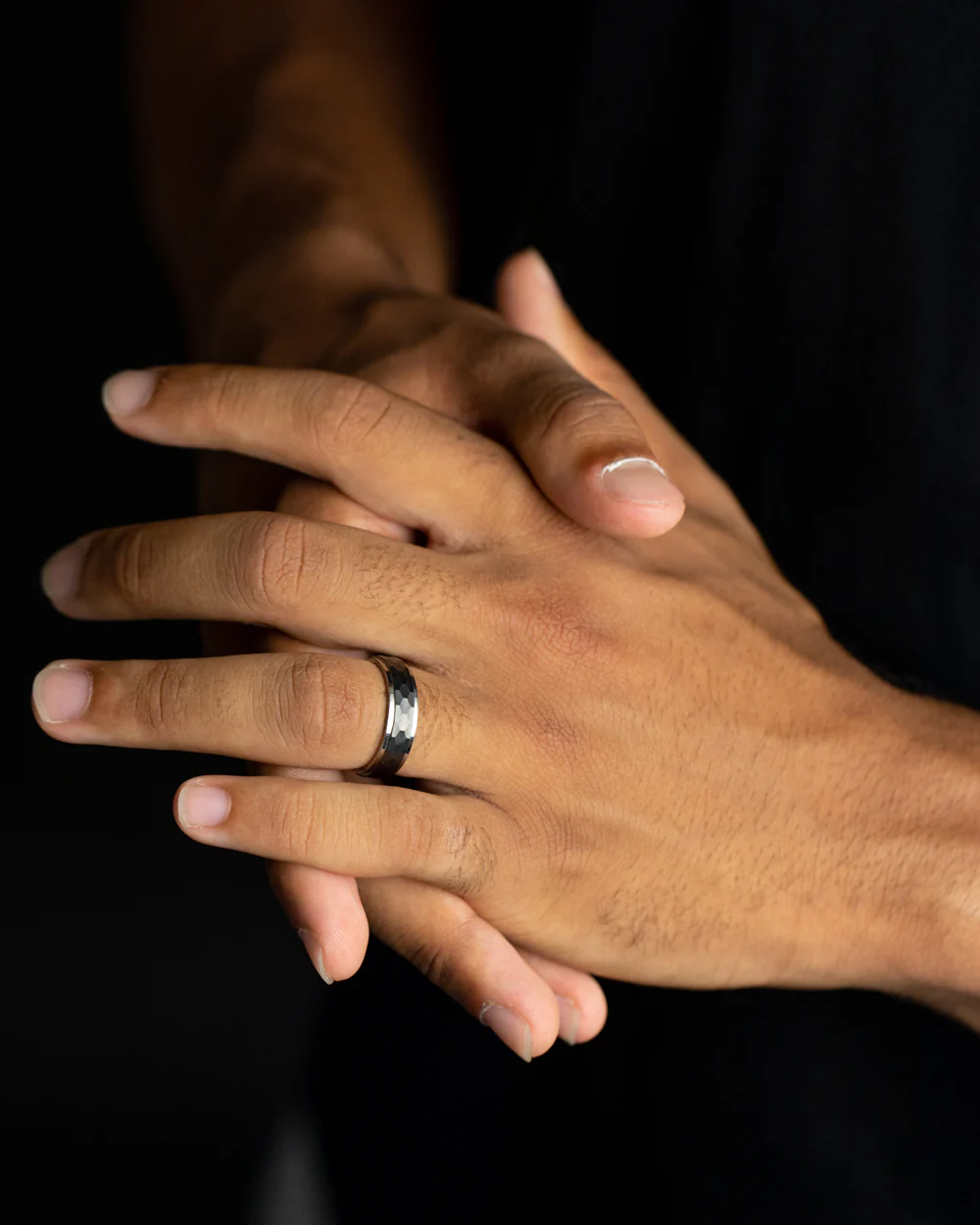 6mm Titanium ring with silver & black finish - Image 4