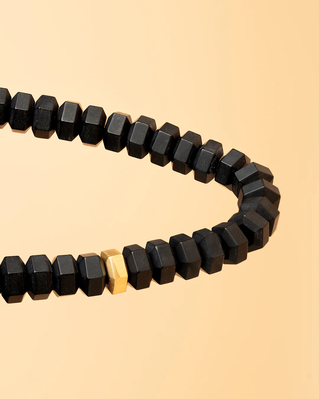 Exclusive bracelet with hand-cut black Agate stone and 18k gold plating - Image 4